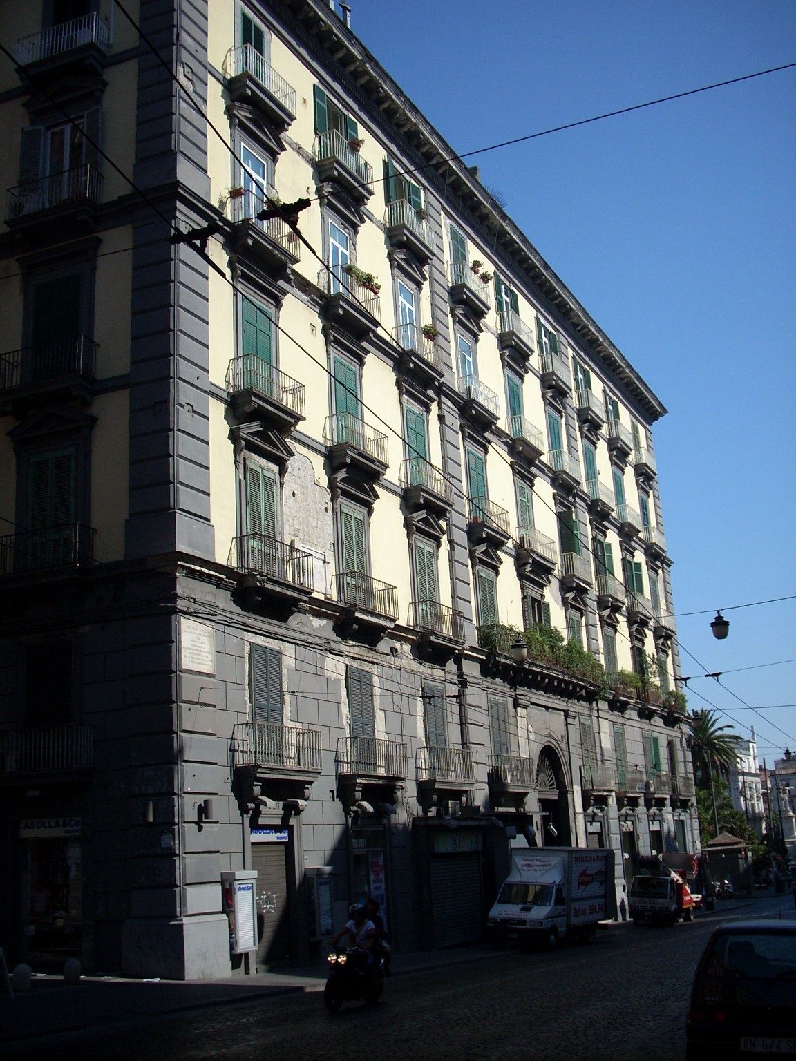Luigi%20Amabile%27s%20home%2C%20Naples%20-%2001.JPG